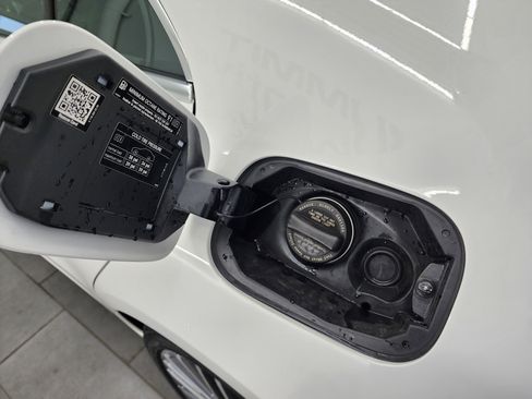 Used 2025 Mercedes-Benz CLA 250 4MATIC image 31