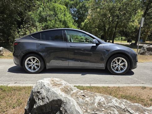 Used 2021 Tesla Model Y 2WD image 3