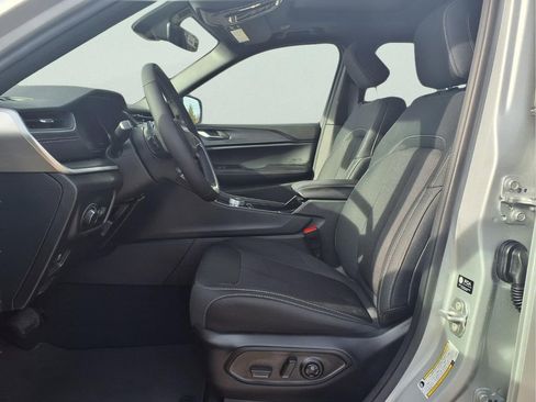 New 2026 Jeep Grand Cherokee Laredo image 9