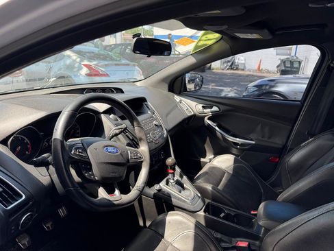 Used 2018 Ford Focus ST FWD image 4