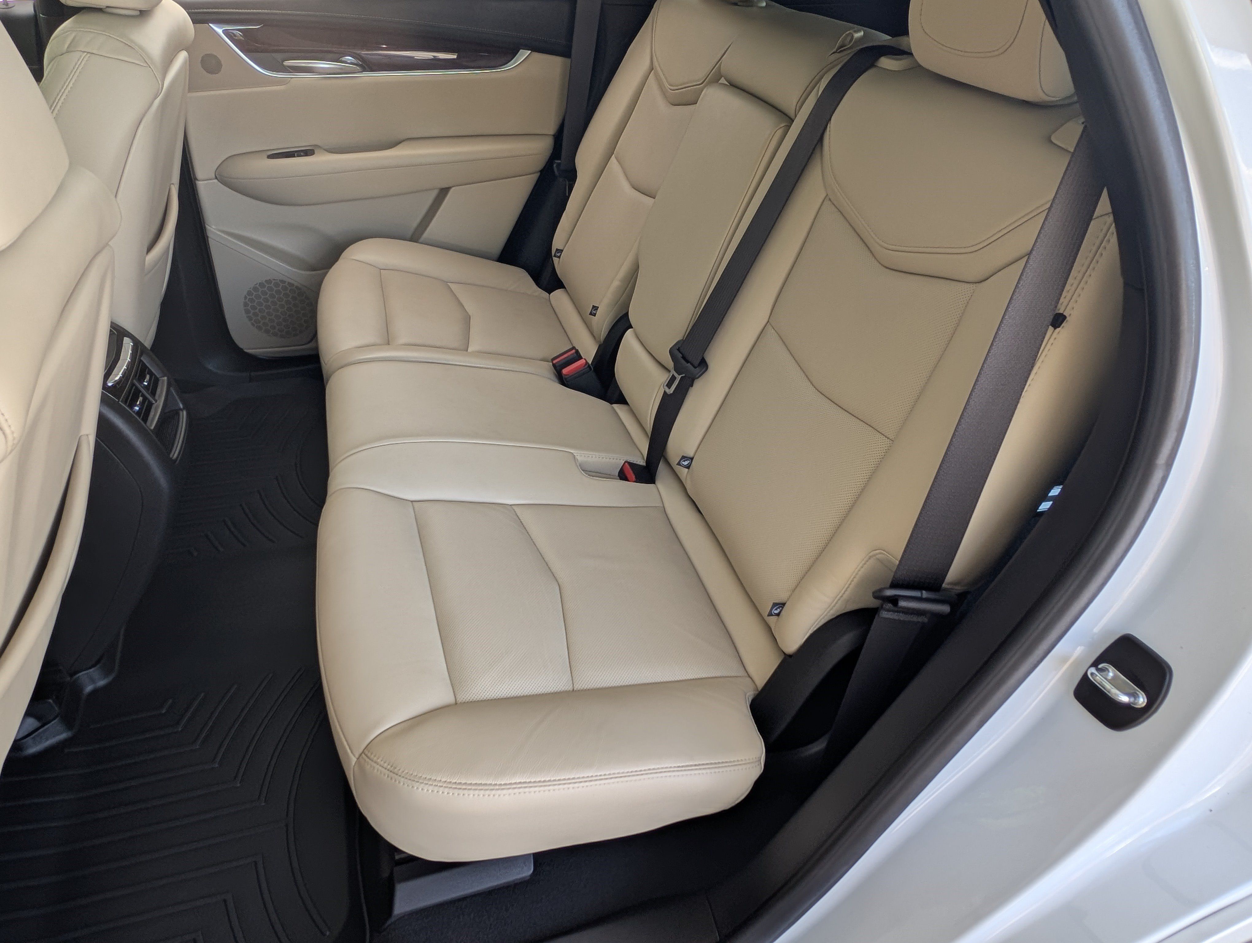 Used 2018 Cadillac XT5 Premium Luxury w/ LPO, Wheel Lock Package FWD image 18