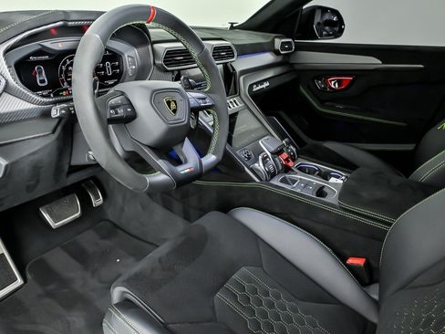 Used 2024 Lamborghini Urus Performante AWD/4WD image 18