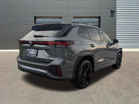 New 2025 Volkswagen Tiguan SE R-Line image 5