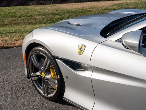 Used 2019 Ferrari Portofino image 12