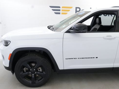 Used 2023 GMC Terrain SLT w/ Elevation Edition image 84