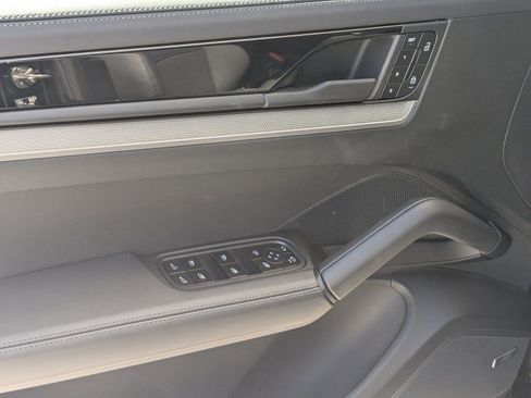 Certified 2025 Porsche Cayenne image 14