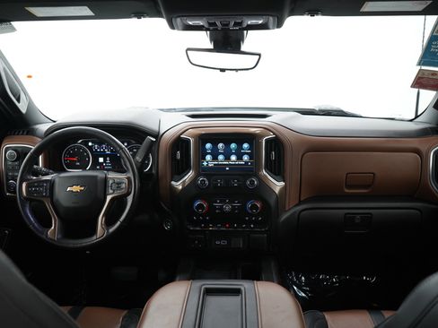Used 2022 Chevrolet Silverado 2500 High Country w/ Technology Package AWD/4WD image 13