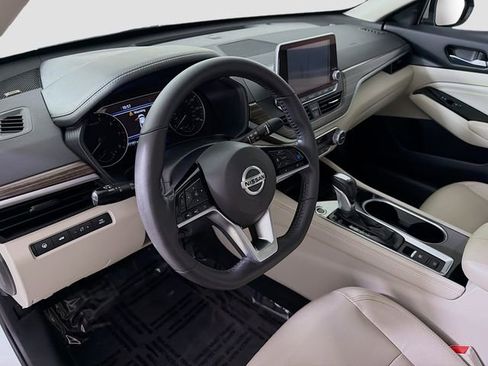 Used 2022 Nissan Altima 2.5 SL FWD image 9