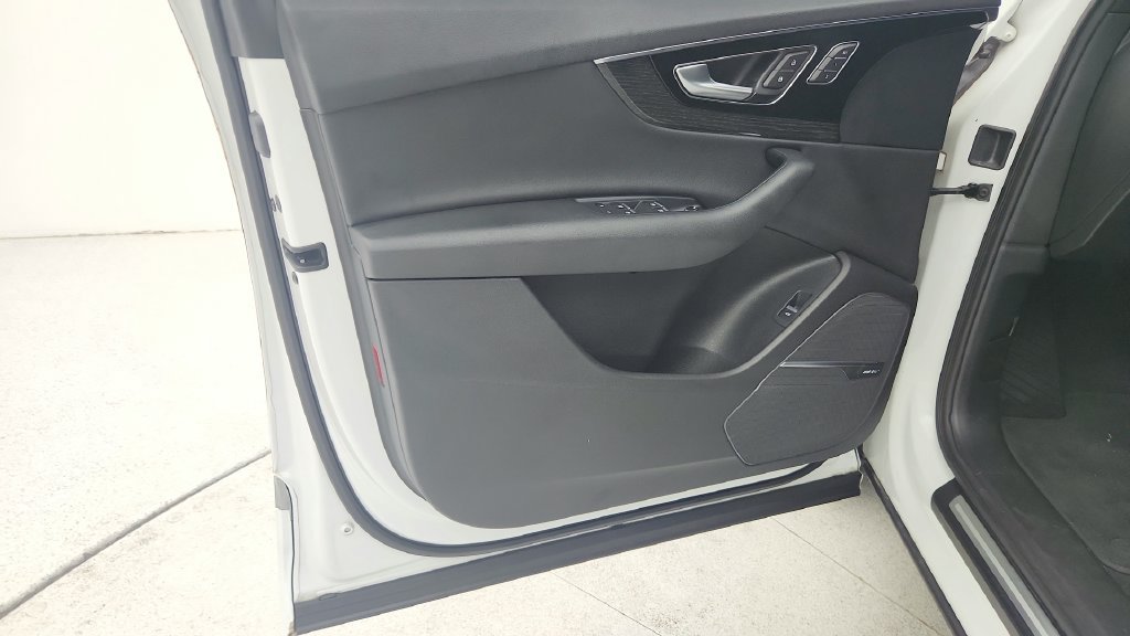 Used 2018 Audi Q7 3.0T Premium Plus w/ Premium Plus Package AWD/4WD image 45