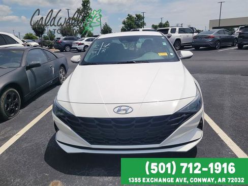 Used 2023 Hyundai Elantra SE FWD image 2