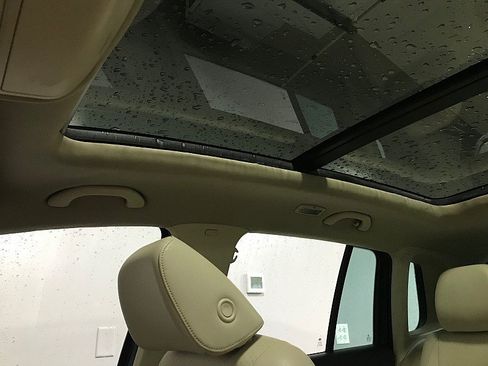 Used 2015 Volkswagen Tiguan SE FWD image 25