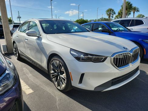 Used 2025 BMW 540i xDrive AWD/4WD image 2