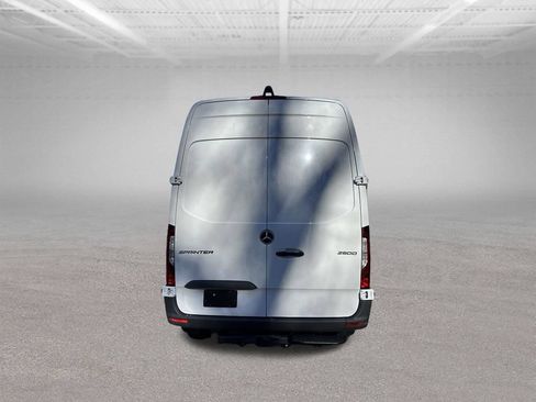 Used 2025 Mercedes-Benz Sprinter 2500 image 4