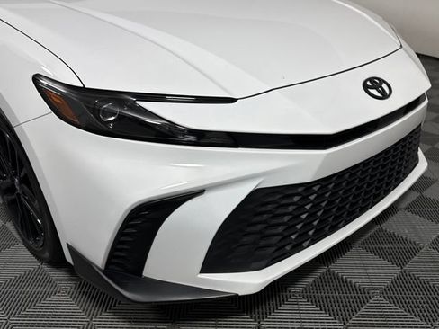 Used 2025 Toyota Camry SE FWD image 12