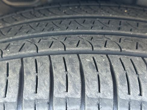 Used 2024 Kia Telluride EX w/ EX Captain's Chair Package image 12