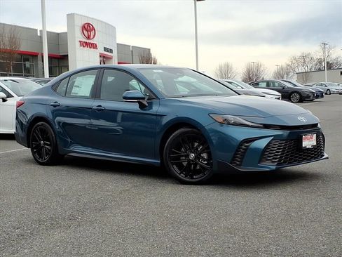 New 2026 Toyota Camry SE image 2