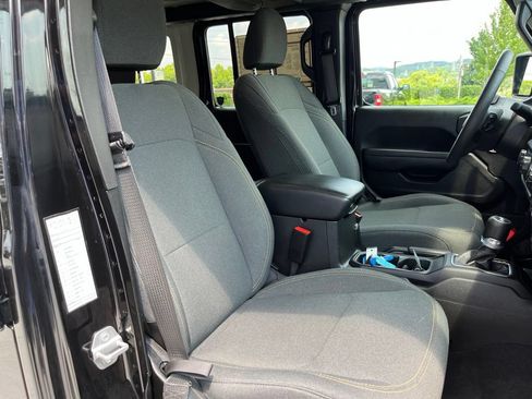 Used 2025 Jeep Wrangler Unlimited Sport AWD/4WD image 26