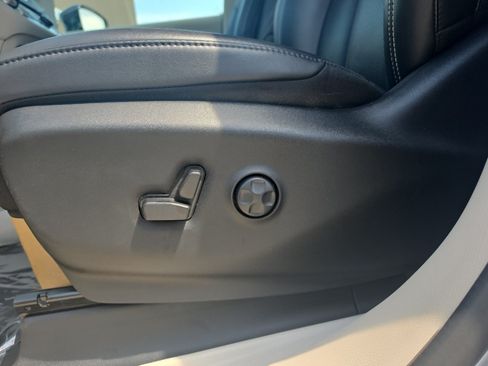 Used 2024 Chrysler Pacifica Touring-L FWD image 20
