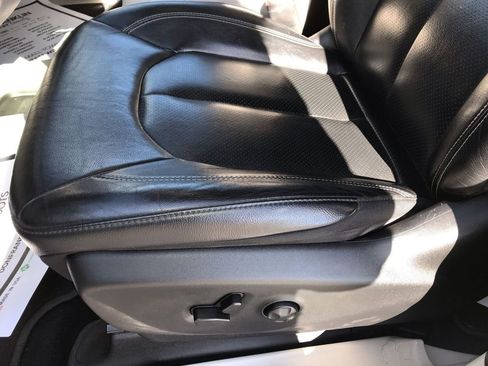 Used 2022 Chrysler Pacifica Touring-L image 12