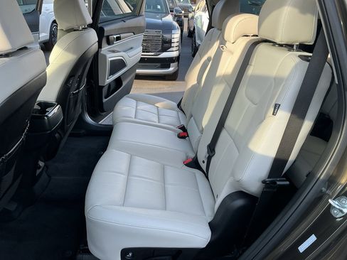 Used 2024 Kia Telluride EX image 13