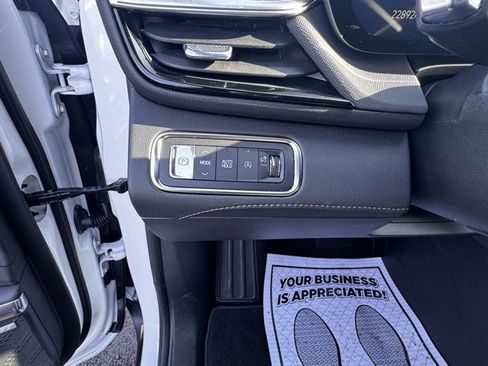 Used 2025 Buick Enclave Preferred image 19