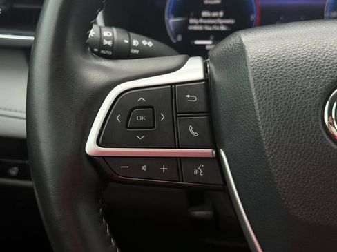 Used 2023 Toyota Highlander Limited FWD image 27