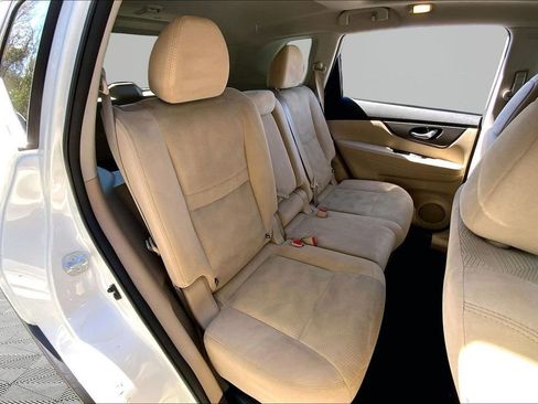 Used 2016 Nissan Rogue SV w/ SV Premium Package image 17