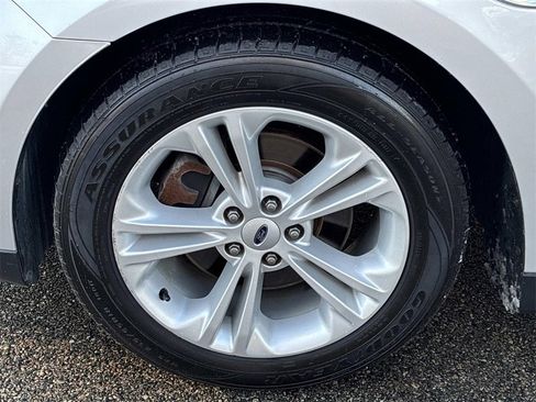 Used 2018 Ford Taurus SEL image 20