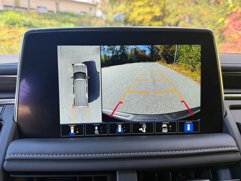 Used 2022 GMC Yukon SLT w/ SLT Premium Package image 31