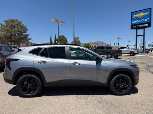 New 2026 Chevrolet Trax LT w/ Midnight Edition FWD image 4