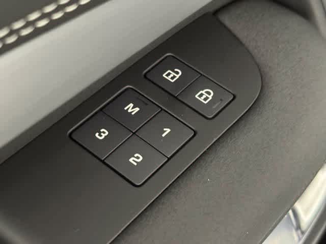 New 2026 Land Rover Discovery Limited Edition AWD/4WD image 20