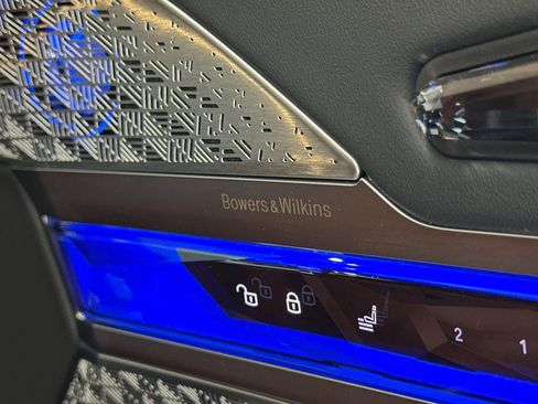 Used 2025 BMW i7 xDrive60 image 23