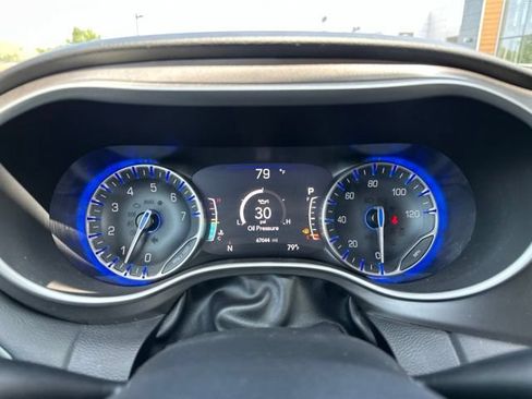 Used 2020 Chrysler Pacifica Touring-L Plus FWD image 30