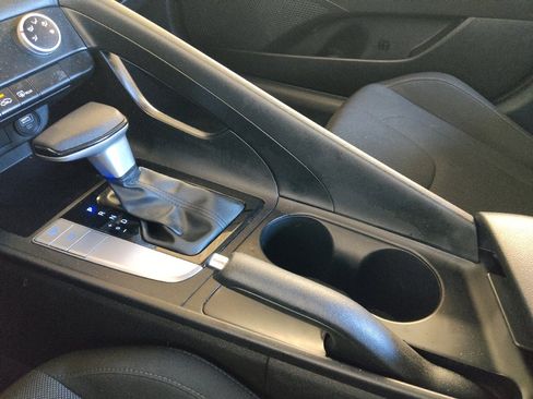 Used 2023 Hyundai Elantra SE w/ Preferred Accessory Package image 26