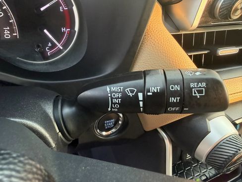 Used 2019 Toyota RAV4 Limited AWD/4WD image 40