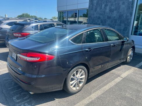 Used 2020 Ford Fusion SE FWD image 6