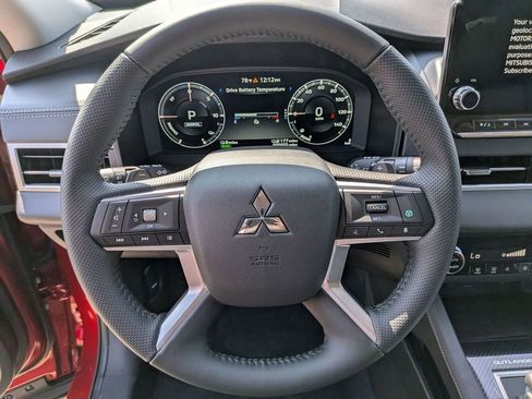 New 2025 Mitsubishi Outlander SE image 16