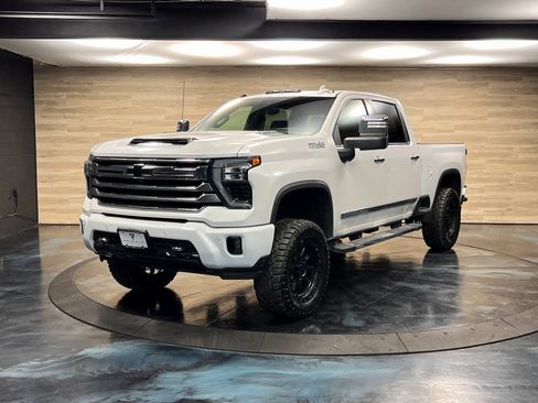 Used 2024 Chevrolet Silverado 2500 High Country w/ Technology Package image 5