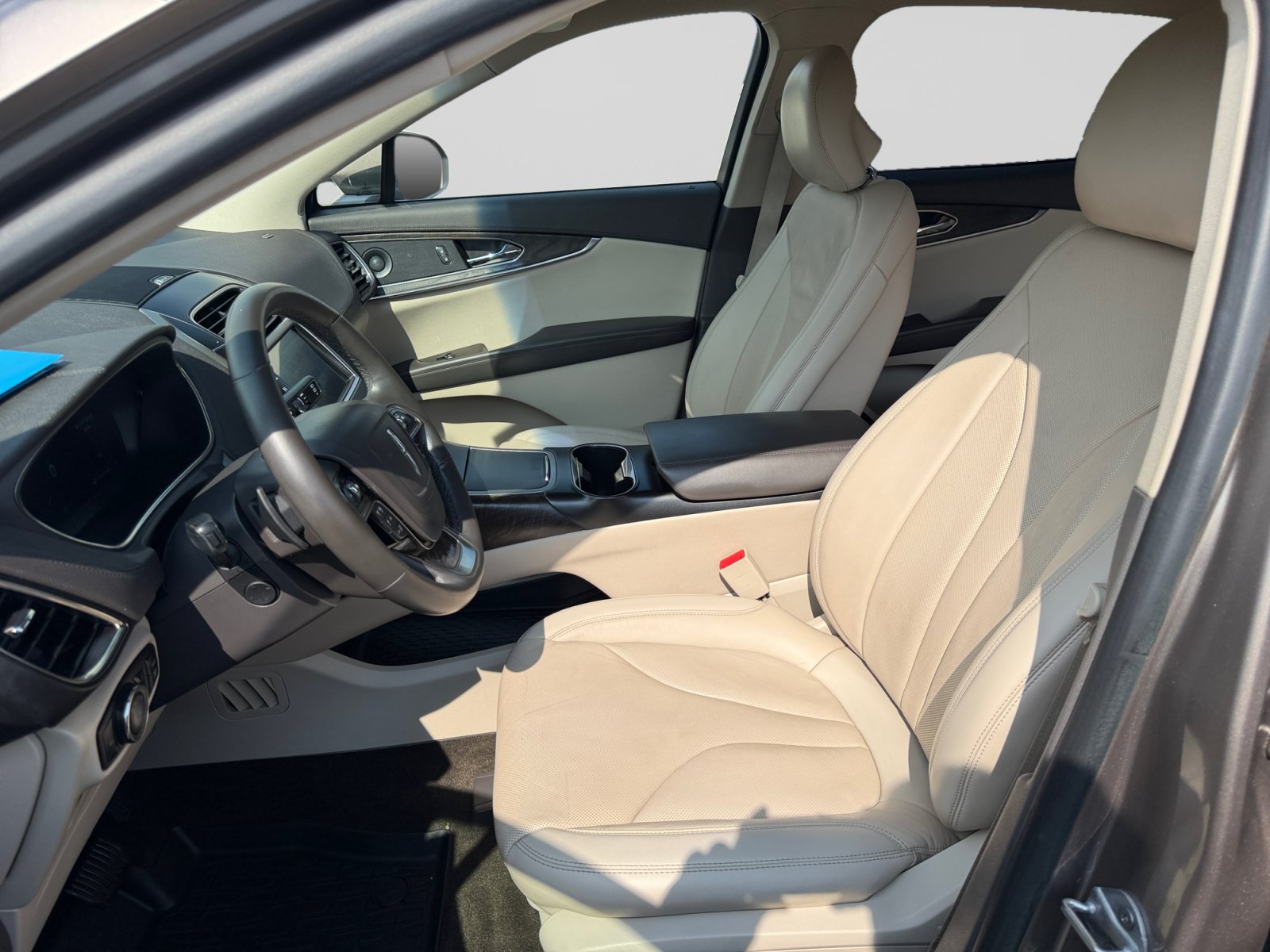 Used 2019 Lincoln Nautilus Reserve FWD image 10