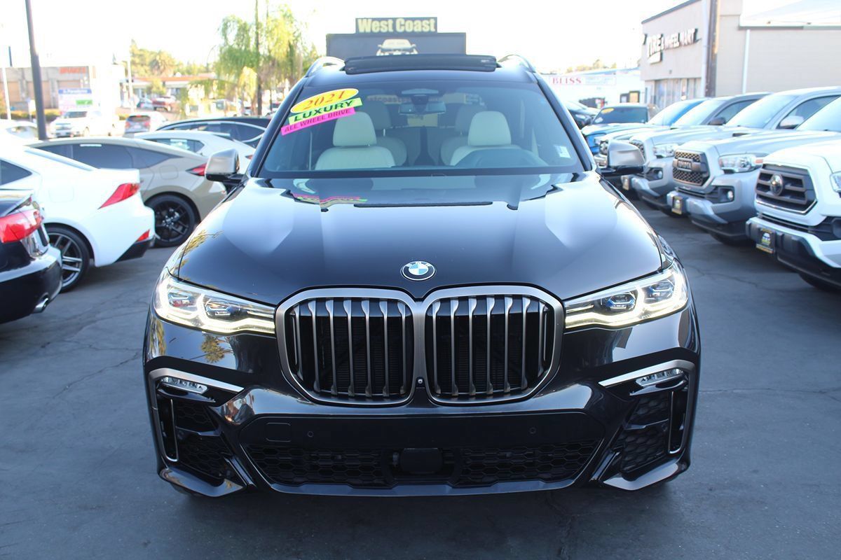 Used 2021 BMW X7 M50i w/ Dynamic Handling Package AWD/4WD image 3
