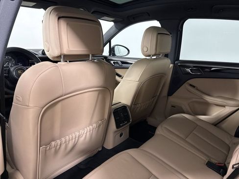 Certified 2024 Porsche Macan AWD/4WD image 26