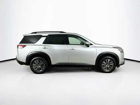 Used 2025 Nissan Pathfinder SV AWD/4WD image 10