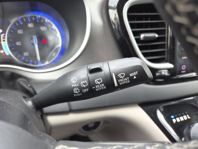 Used 2023 Chrysler Pacifica Touring-L FWD image 43