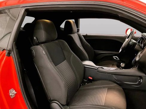 Used 2016 Dodge Challenger SXT RWD image 7