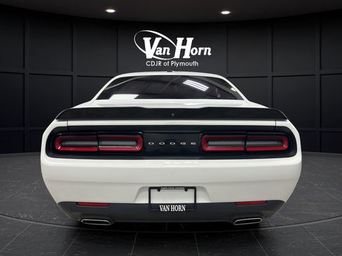 Used 2019 Dodge Challenger SXT RWD image 6