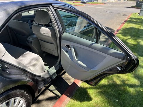 Used 2010 Toyota Camry Hybrid FWD image 8