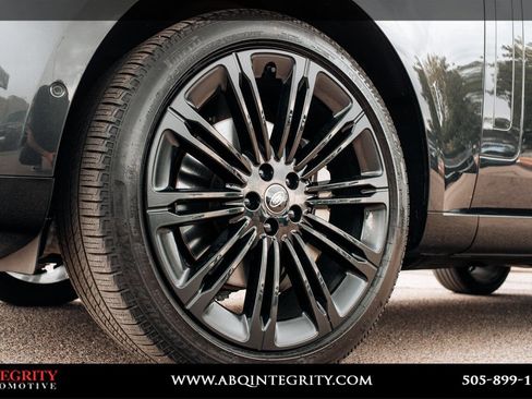 Used 2025 Land Rover Range Rover Long Wheelbase SE AWD/4WD image 11