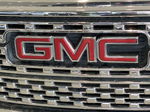 Used 2017 GMC Acadia Denali AWD/4WD image 10
