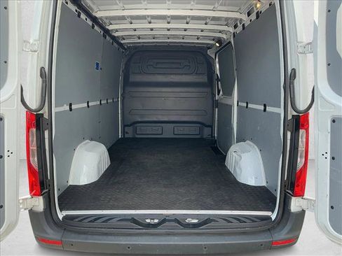 Used 2024 Mercedes-Benz Sprinter 2500 image 12