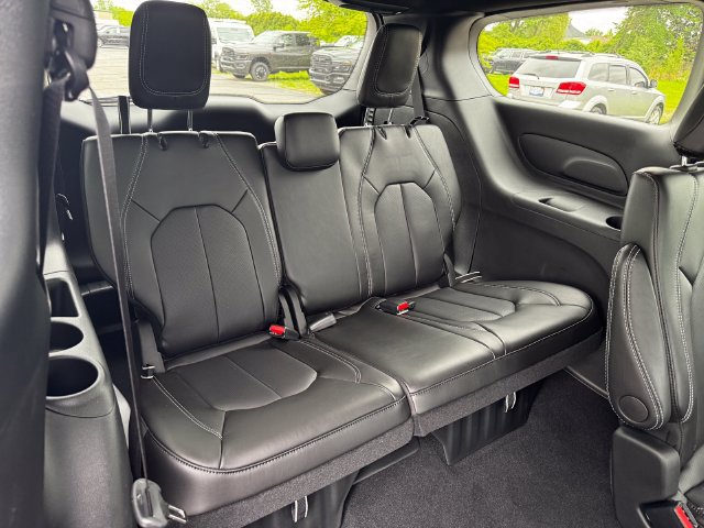New 2027 Chrysler Pacifica Select FWD image 16